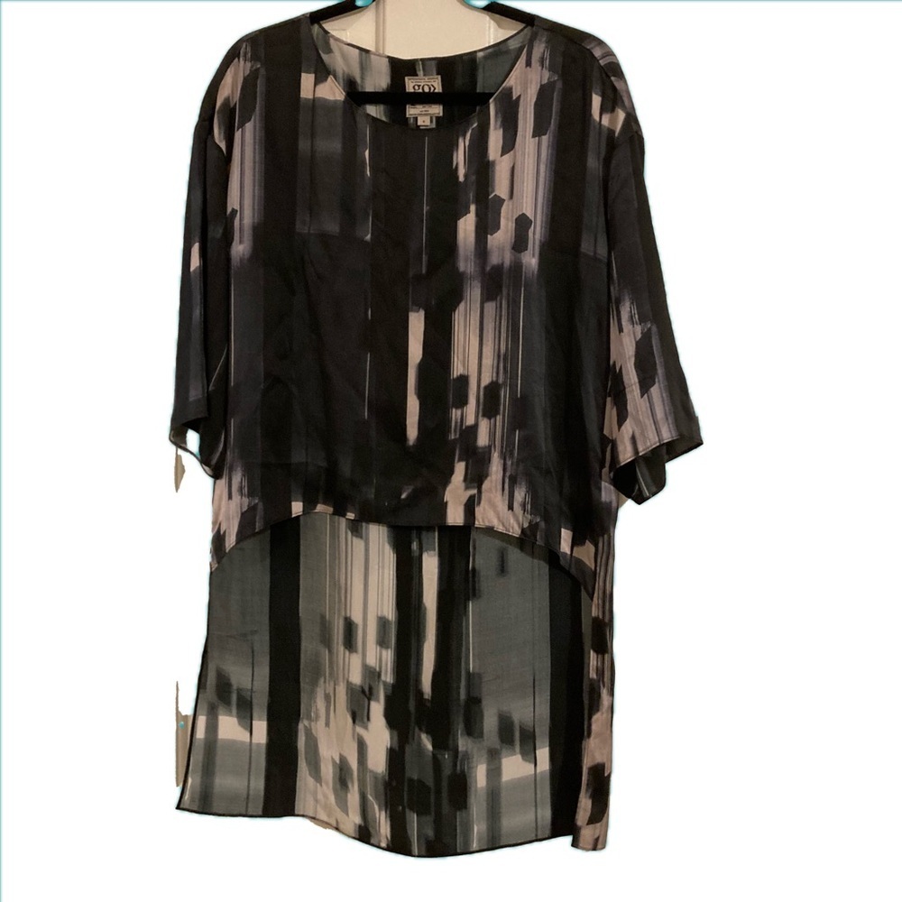 GO by Go Silk. Hi-lo silk blouse. Black/gray/white/cream abstract print. Size S